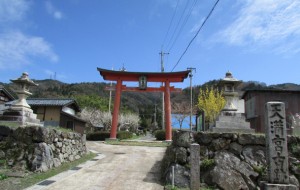 写真1　菅山寺参道と近江天満宮の鳥居