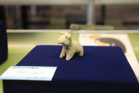 「発掘された近江の城」で展示中の犬形土製品