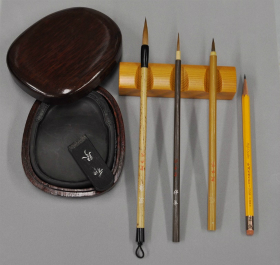 硯と墨と運平筆