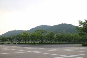 1　博物館から見た安土山