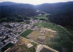 写真1：上田上牧遺跡遠景
