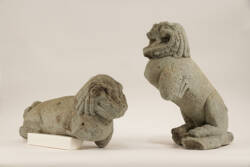 写真2:小谷神社石造狛犬　一対