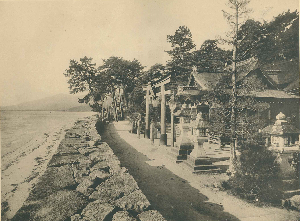 写真1　白髭神社の古写真（絵葉書より）