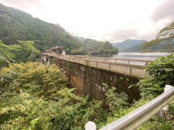 写真5・山奥にそびえる犬上川ダム
