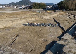 検出された東海道（人が並んでいるのところが道路幅）