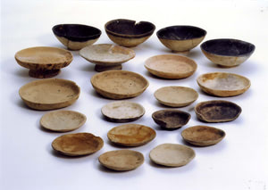 近江型黒色土器の椀と皿・土師器の皿
