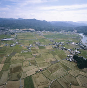 関津（北より） 中央が関津、右は瀬田川、中央奥は笹間ヶ岳