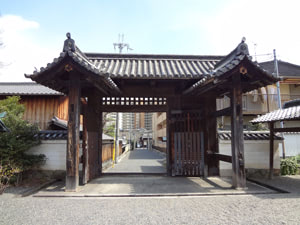 篠津神社表門と参道